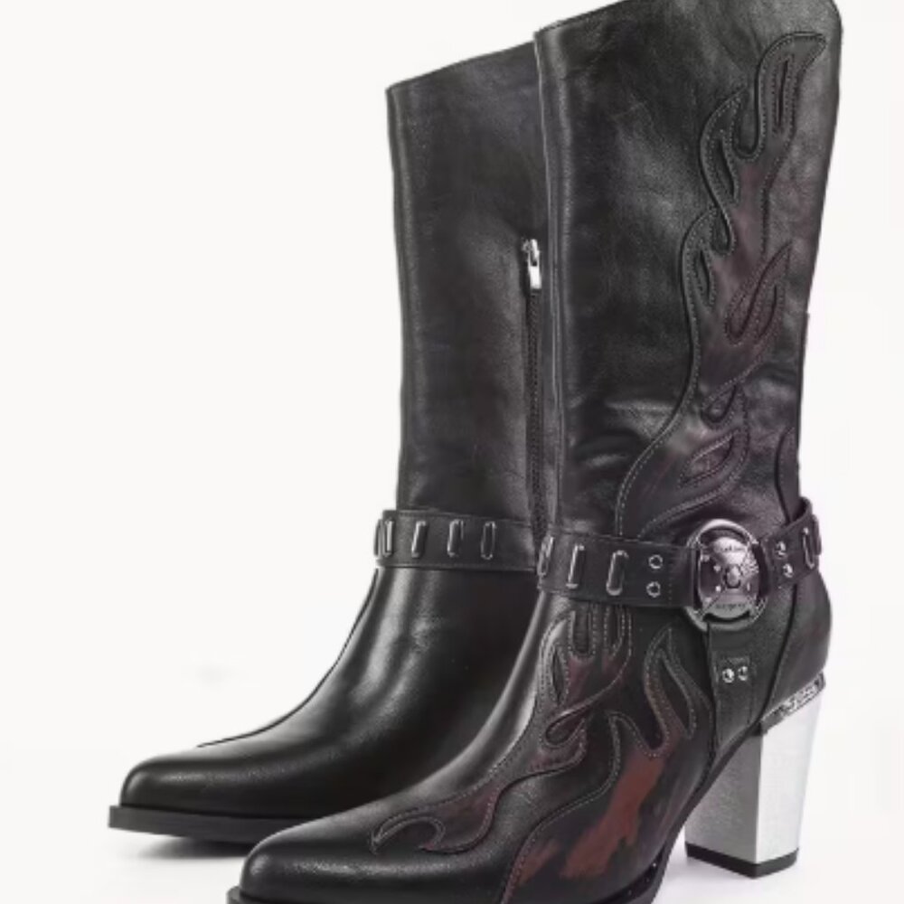 Boots - Picture 4 of 4
